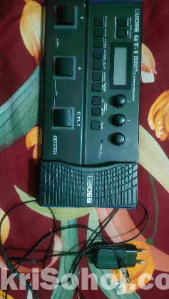 Boss GT1 in Fresh Condition with Original Zoom Adapter